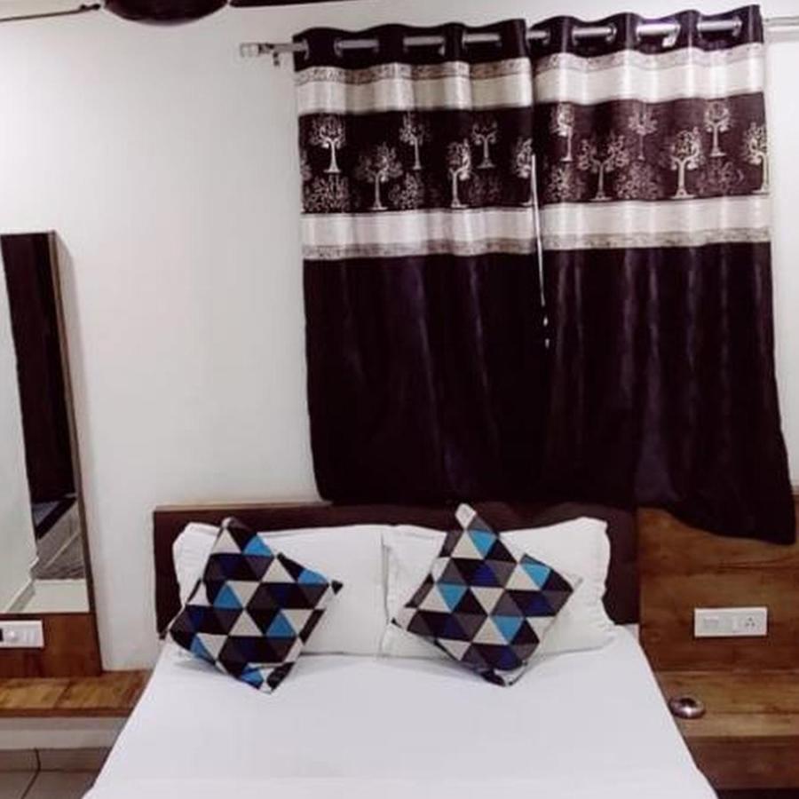Hotel Mansarovar,Vadodara Luaran gambar
